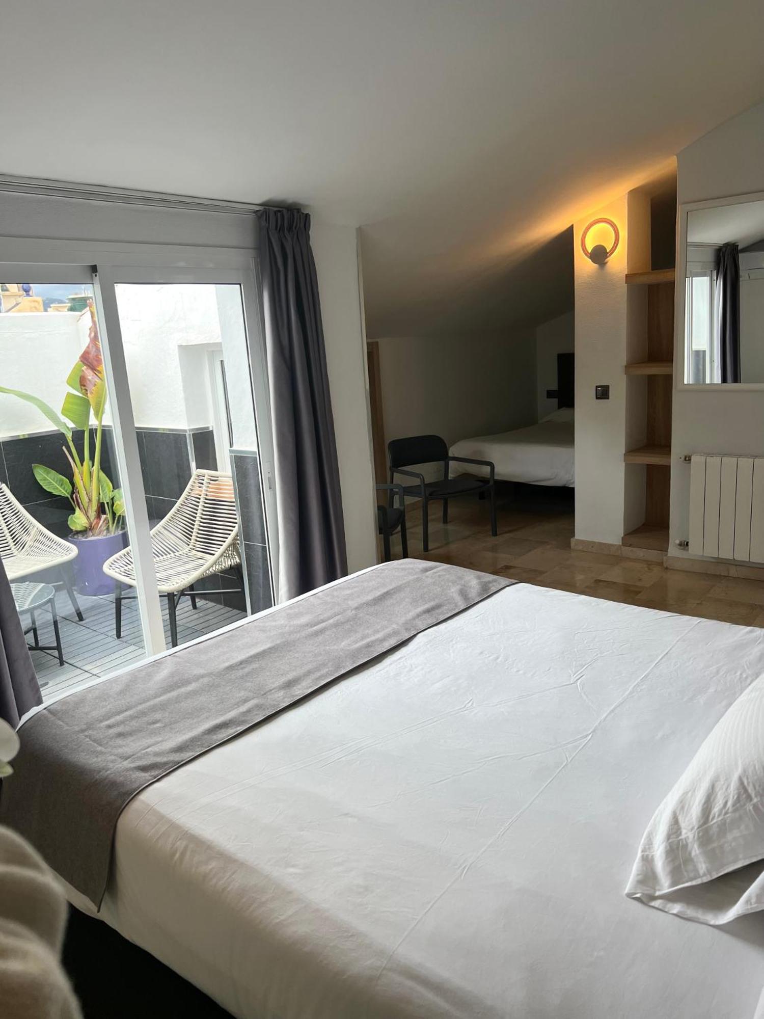 Abril Nerja Hotel Ngoại thất bức ảnh